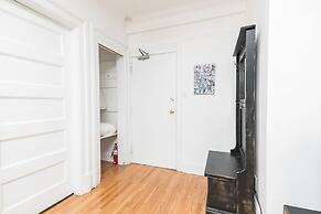 Applewood Suites - Bathurst & College