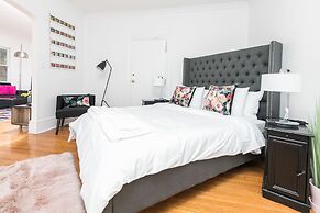 Applewood Suites - Bathurst & College