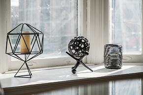 Applewood Suites - Bathurst & College