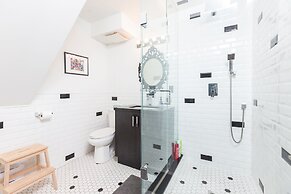 Applewood Suites - West Queen West Lofts