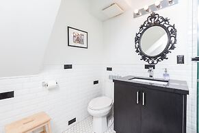 Applewood Suites - West Queen West Lofts