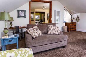 Julie's Park Cafe and Motel