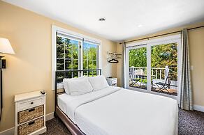 Julie's Park Cafe and Motel