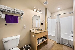 Julie's Park Cafe and Motel