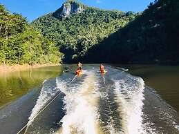 Martz Farm Treehouses & Cabanas