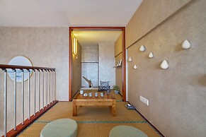 Summer Flower Apartment