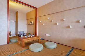 Summer Flower Apartment