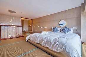 Summer Flower Apartment