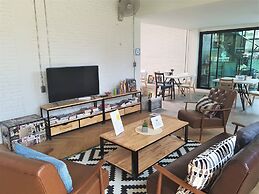 Baan Mai Kradan Hostel Chiang Rai