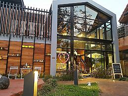 Baan Mai Kradan Hostel Chiang Rai