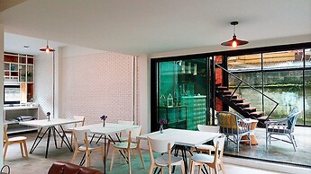 Baan Mai Kradan Hostel Chiang Rai