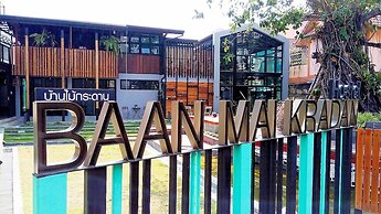 Baan Mai Kradan Hostel Chiang Rai