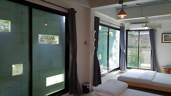 Baan Mai Kradan Hostel Chiang Rai