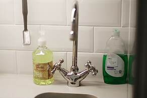 The London Agent Hyde Park King Bed