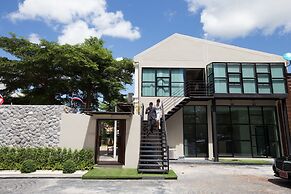 Natee The Riverfront Hotel Kanchanaburi