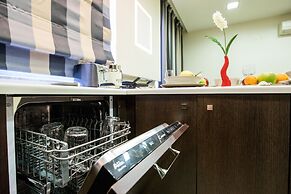 Rhodes Central Suite