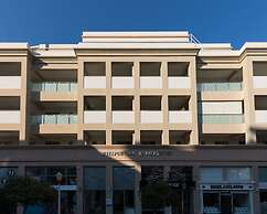 Rhodes Central Suite