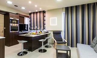 Rhodes Central Suite