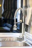 Rhodes Central Suite