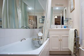 The London Agent Pimlico King Bed