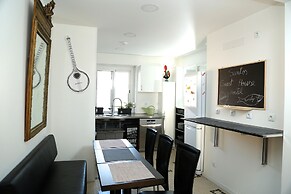 Santos Hostel - Lisbon