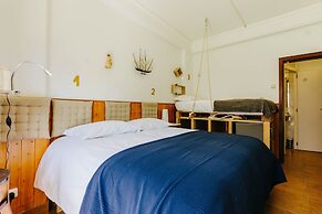 Santos Hostel - Lisbon