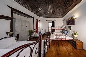 Old House Pub Hotels