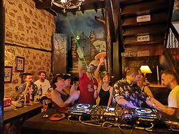 Old House Pub Hotels