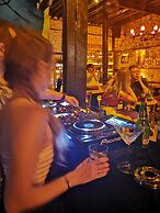 Old House Pub Hotels