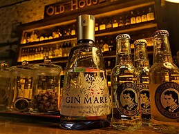 Old House Pub Hotels