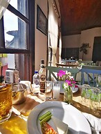 Old House Pub Hotels