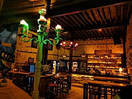 Old House Pub Hotels