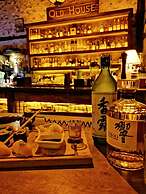 Old House Pub Hotels