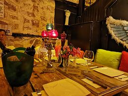 Old House Pub Hotels