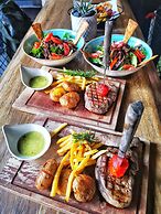 Old House Pub Hotels