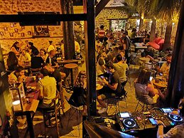 Old House Pub Hotels