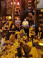 Old House Pub Hotels