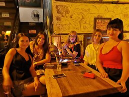 Old House Pub Hotels