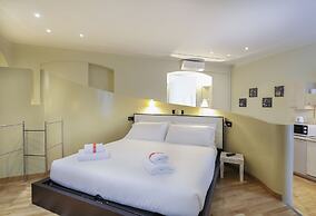 At Home Heart of Milan - Design Duomo Apartment