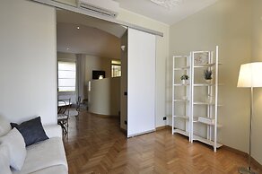 At Home Heart of Milan - Design Duomo Apartment