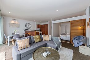 Premium 1BR Apartment at Princes Wharf