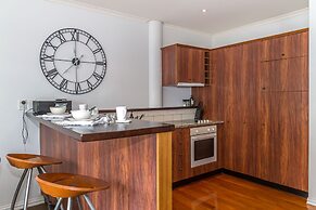 Premium 1BR Apartment at Princes Wharf
