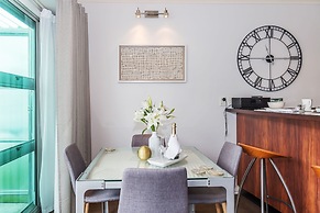 Premium 1BR Apartment at Princes Wharf