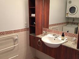 1BR Princes Wharf Seaview Apartment