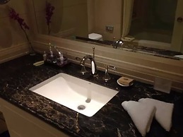 Kunming Green Lake Hotel