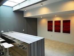 BA Hollywood Apartments