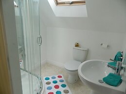 Hookless Holiday Homes