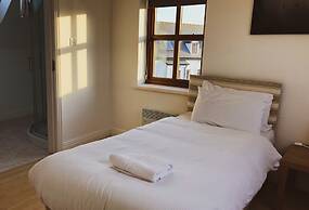 Hookless Holiday Homes