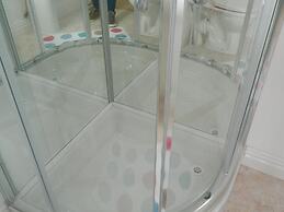 Hookless Holiday Homes