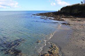 Hookless Holiday Homes